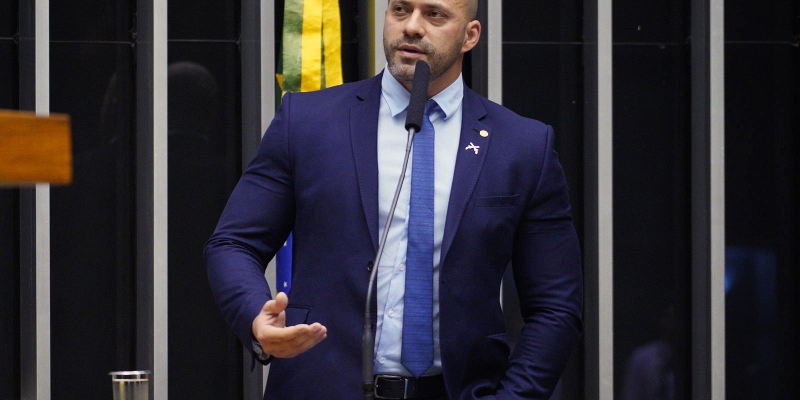 Moraes Destroça Silveira: Prazo de 48 Horas para Explicação sobre Vídeo no X