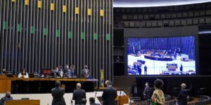 Ministro Flávio Dino Intima Partidos a Esclarecer Controle de Emendas Parlamentares