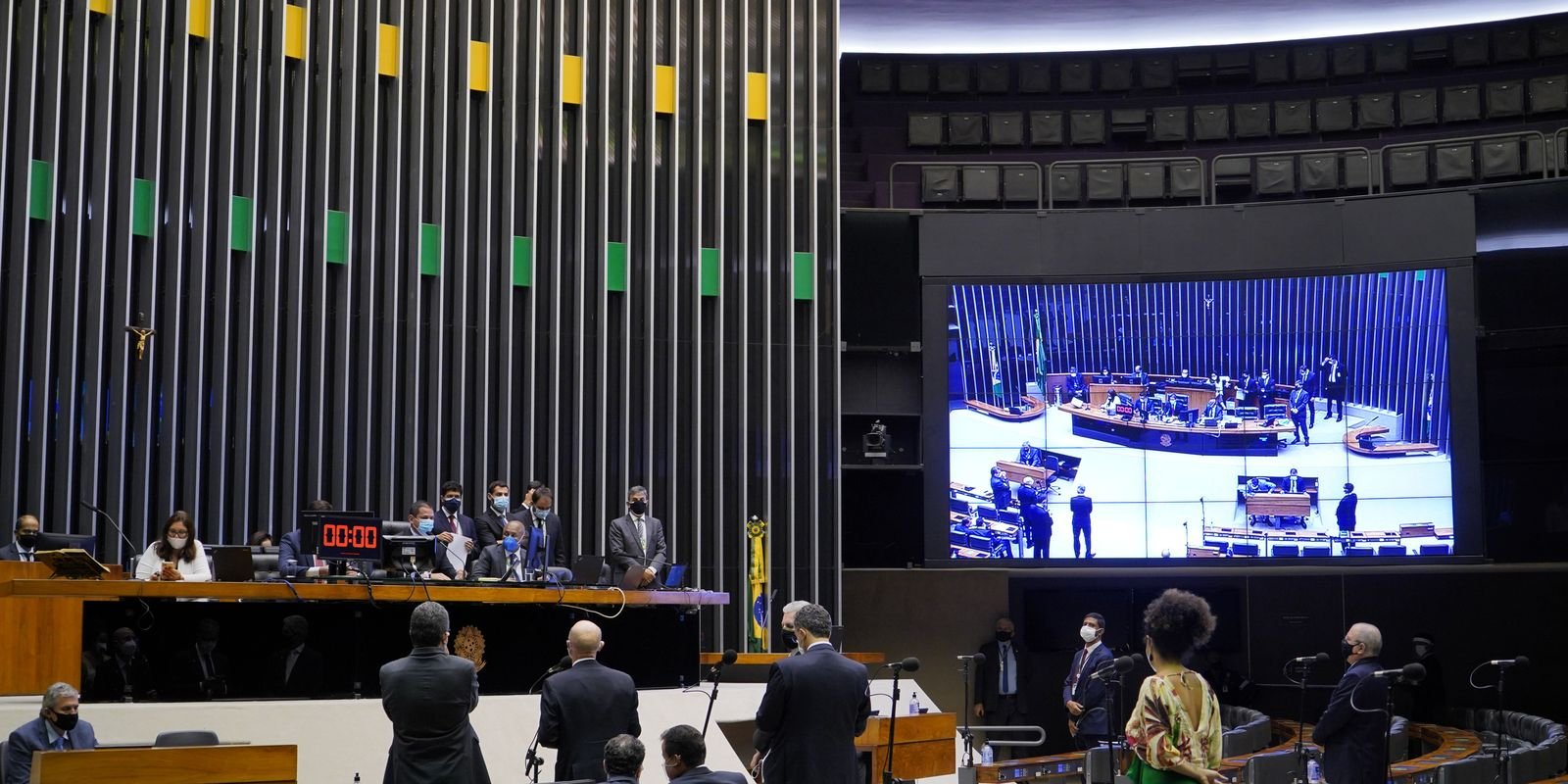 Ministro Flávio Dino Intima Partidos a Esclarecer Controle de Emendas Parlamentares