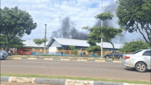 Incêndio Controlado na Escola Estadual Maria das Dores Brasil em Boa Vista