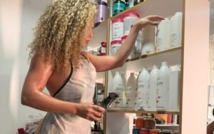 Inovação em Florianópolis: a primeira barbearia nudista do Brasil