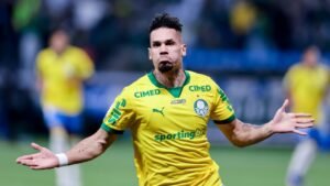 Paulinho Pronto para Retorno: Jogador Acredita em 45 Minutos em Campo