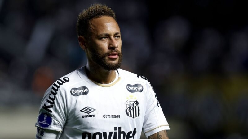 Gabigol Apoia Neymar e Responde Críticas Após Cobrança no Santos