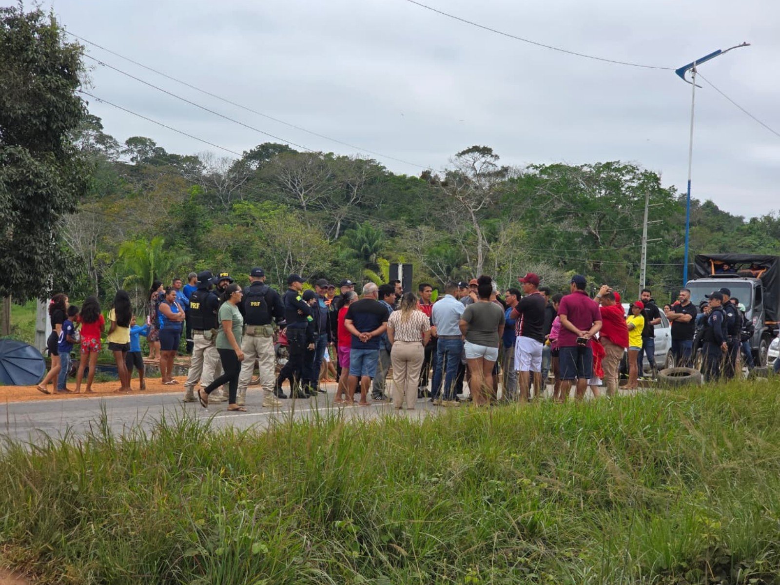 Protesto em Rio Branco: Moradores Bloqueiam BR-364 por Falta d’Água e Infraestrutura