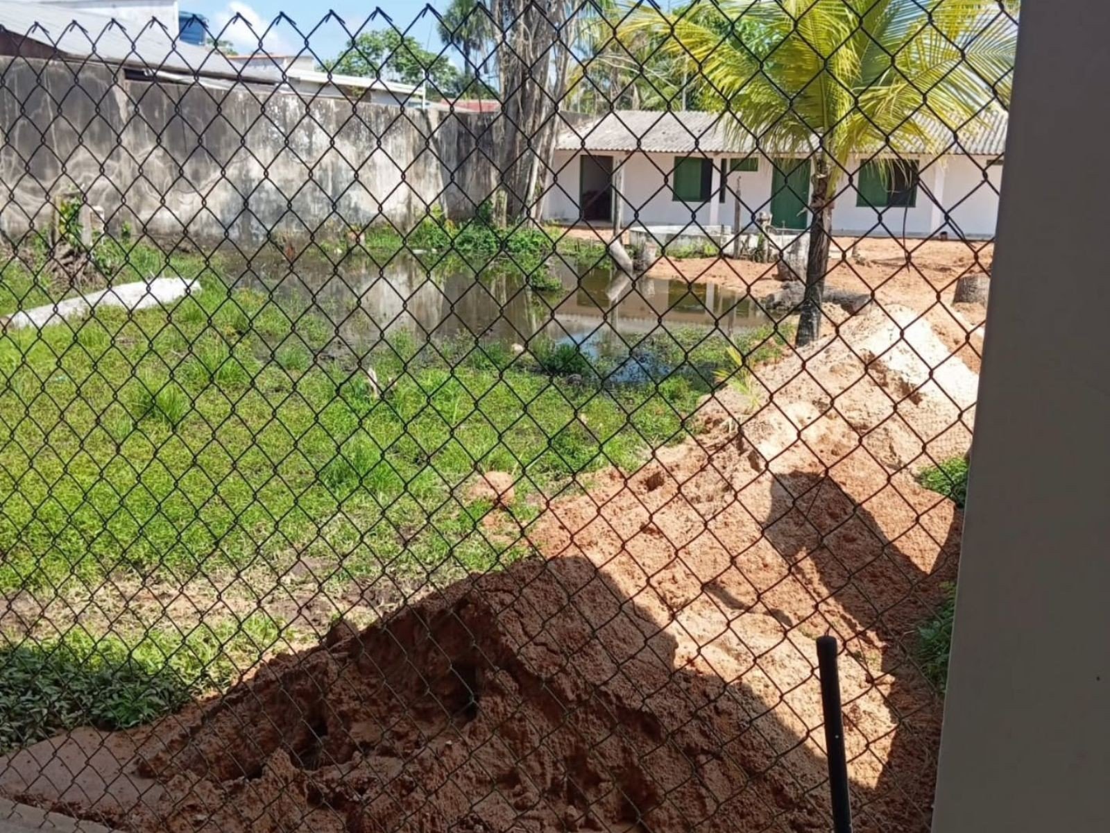 Enfermeiro é flagrado atuando como pedreiro durante expediente em Tarauacá