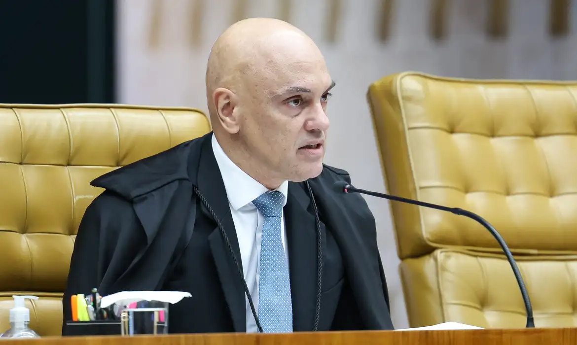 Moraes exige esclarecimentos sobre instabilidade em tornozeleira de Débora do Batom