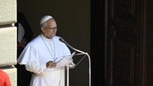 Papa Leão XIV alerta sobre os perigos da cultura do consumo na Praça da Liberdade