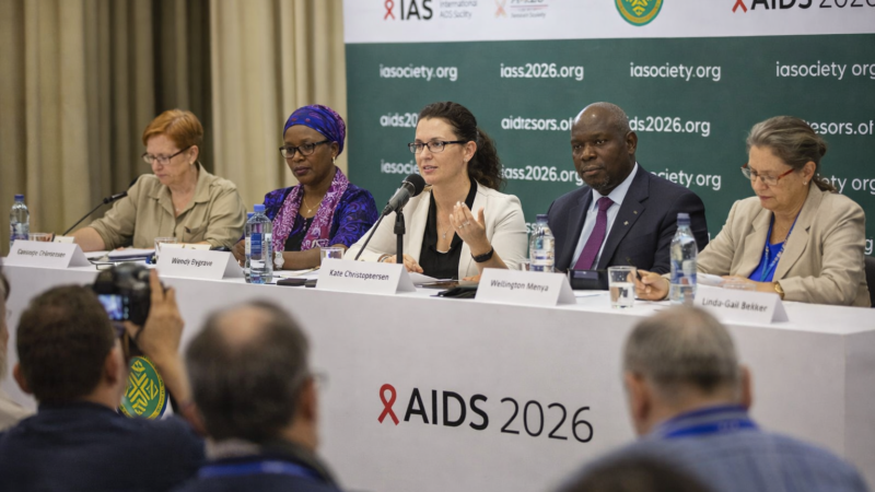 Queda global de infecções por HIV enfrenta risco crítico com escassez de recursos