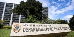 Polícia Federal Investiga Empresário por Intimidar Jornalistas no Caso Master