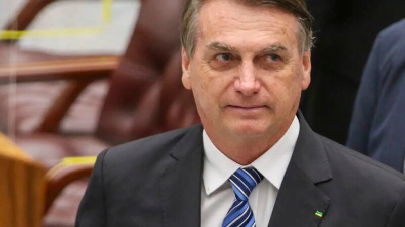 Exército Entrega Armas de Bolsonaro à PF e Informa Sobre Ausência de Duas