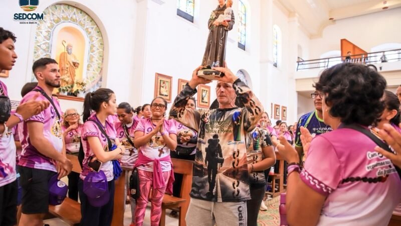 Peregrinação de Romeiros de Oriximiná e Alenquer chega a Óbidos em celebração à Sant’Ana