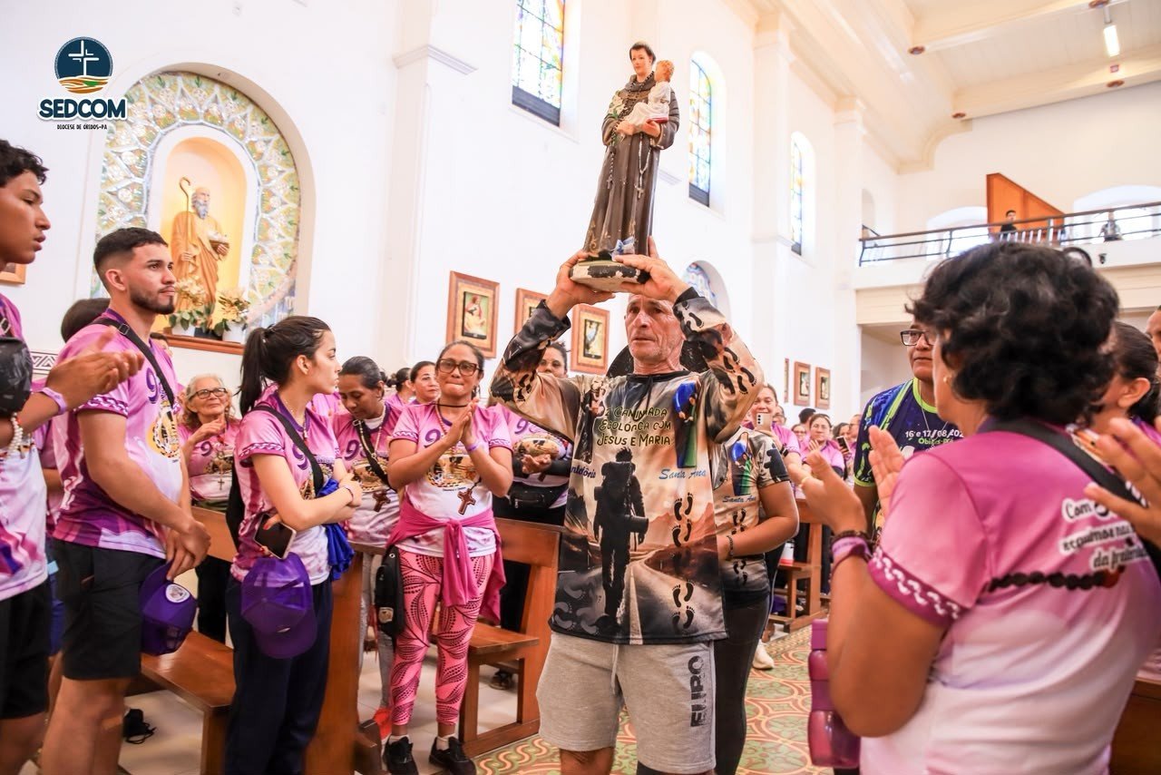 Peregrinação de Romeiros de Oriximiná e Alenquer chega a Óbidos em celebração à Sant’Ana