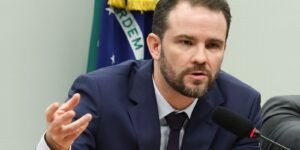 Ministro Dario Durigan Defende Ações do Governo na Crise do BRB