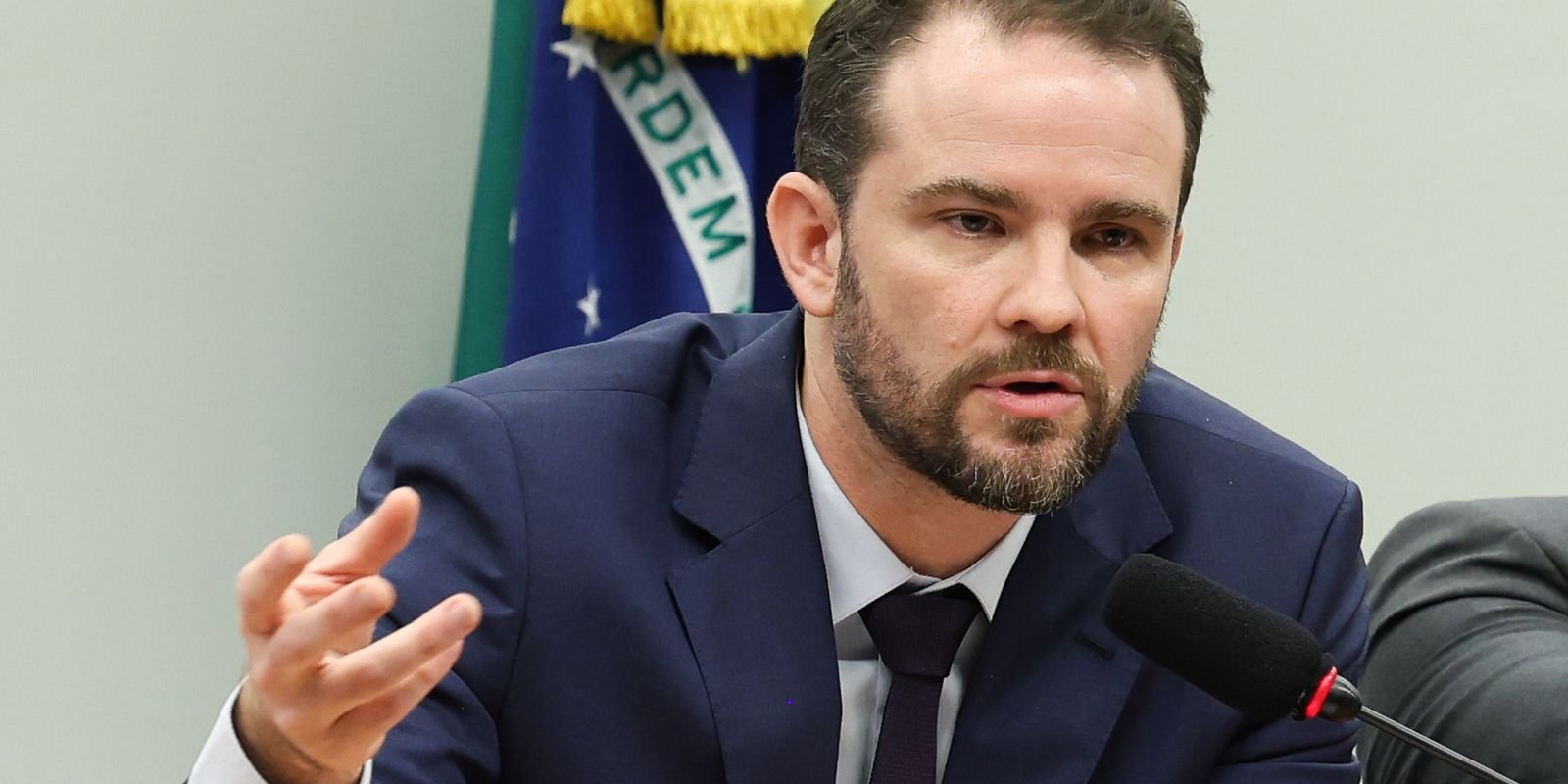 Ministro Dario Durigan Defende Ações do Governo na Crise do BRB