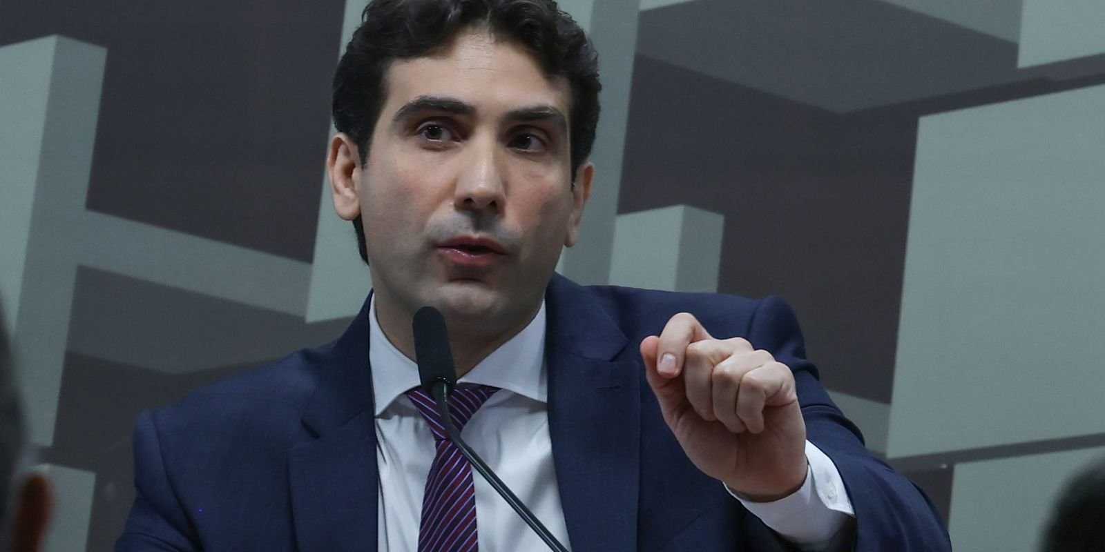 Presidente do Banco Central Critica Pressão de Empresas para Utilização do FGC