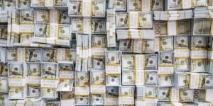 Dólar cai para R$ 5,14 impulsionado por alívio no mercado financeiro