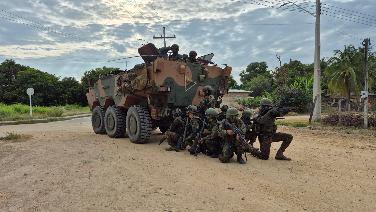 Exército Brasileiro Realiza Simulação de Guerra na Amazônia com Tecnologia Avançada