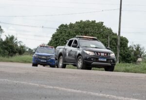 Homem Detido por Agredir Esposa com Enxada em Rorainópolis: Caso de Violência Doméstica Grave