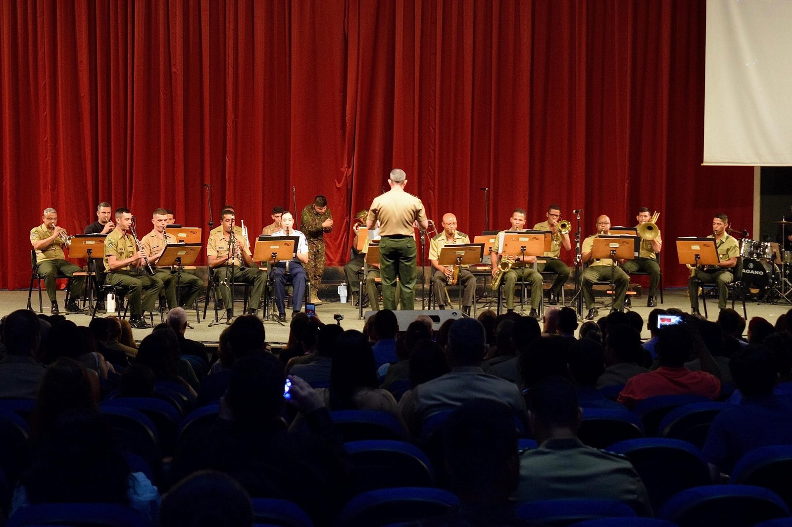 Exército Brasileiro Celebra o Dia do Soldado com Homenagens e Música em Roraima