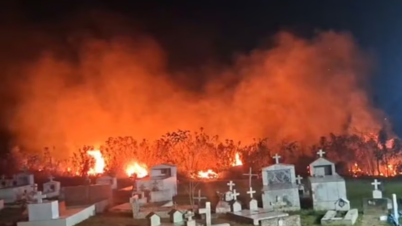 Incêndio em Área de Vegetação Assusta Moradores em Sena Madureira, Acre