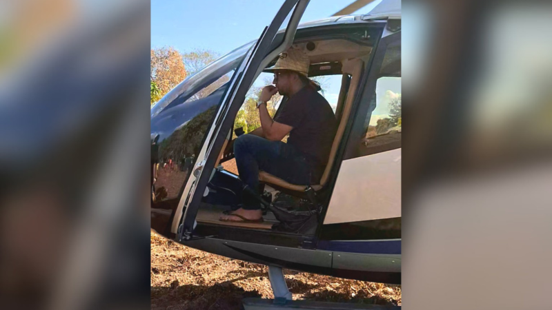 Juliano, da Dupla com Henrique, Chega de Helicóptero a Bar e Encanta Fãs