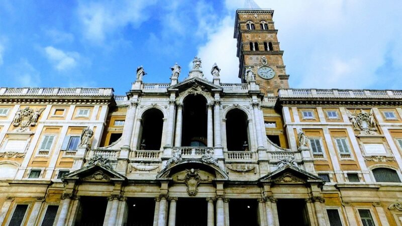 Festa de Nossa Senhora das Neves é Celebrada em Roma com Tradições e Celebrações Religiosas