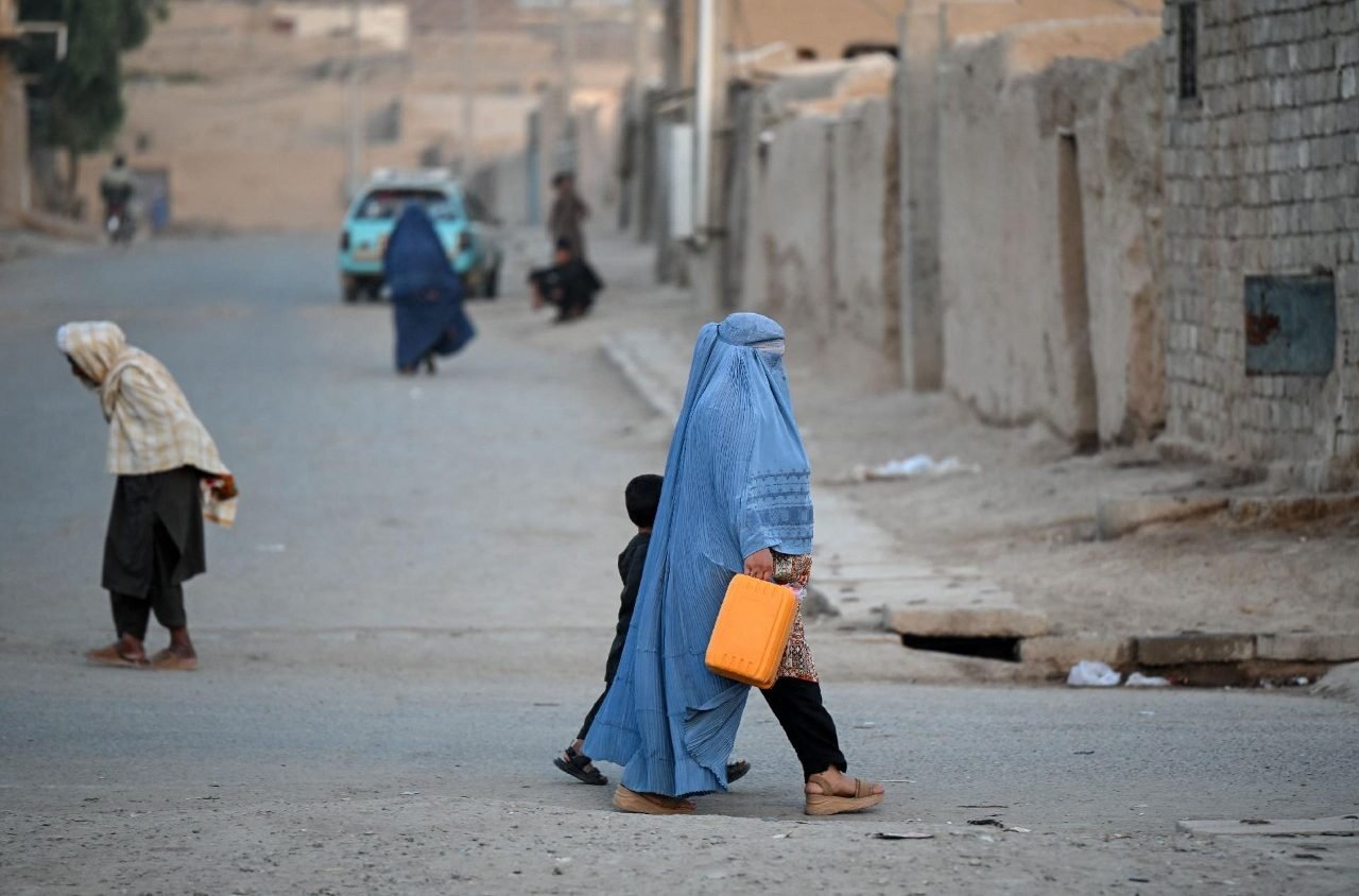 Afeganistão em 2026: Desafios Humanitários e Direitos sob o Regime Talibã