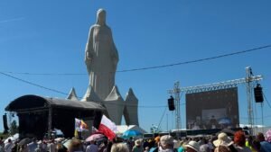 Estátua de Nossa Senhora da Misericórdia: A Mais Alta da Europa é Consagrada na Polônia