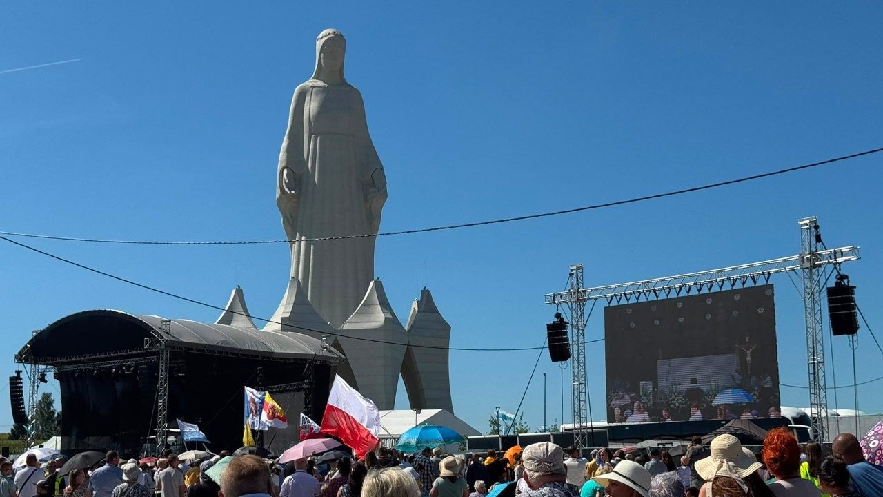 Estátua de Nossa Senhora da Misericórdia: A Mais Alta da Europa é Consagrada na Polônia
