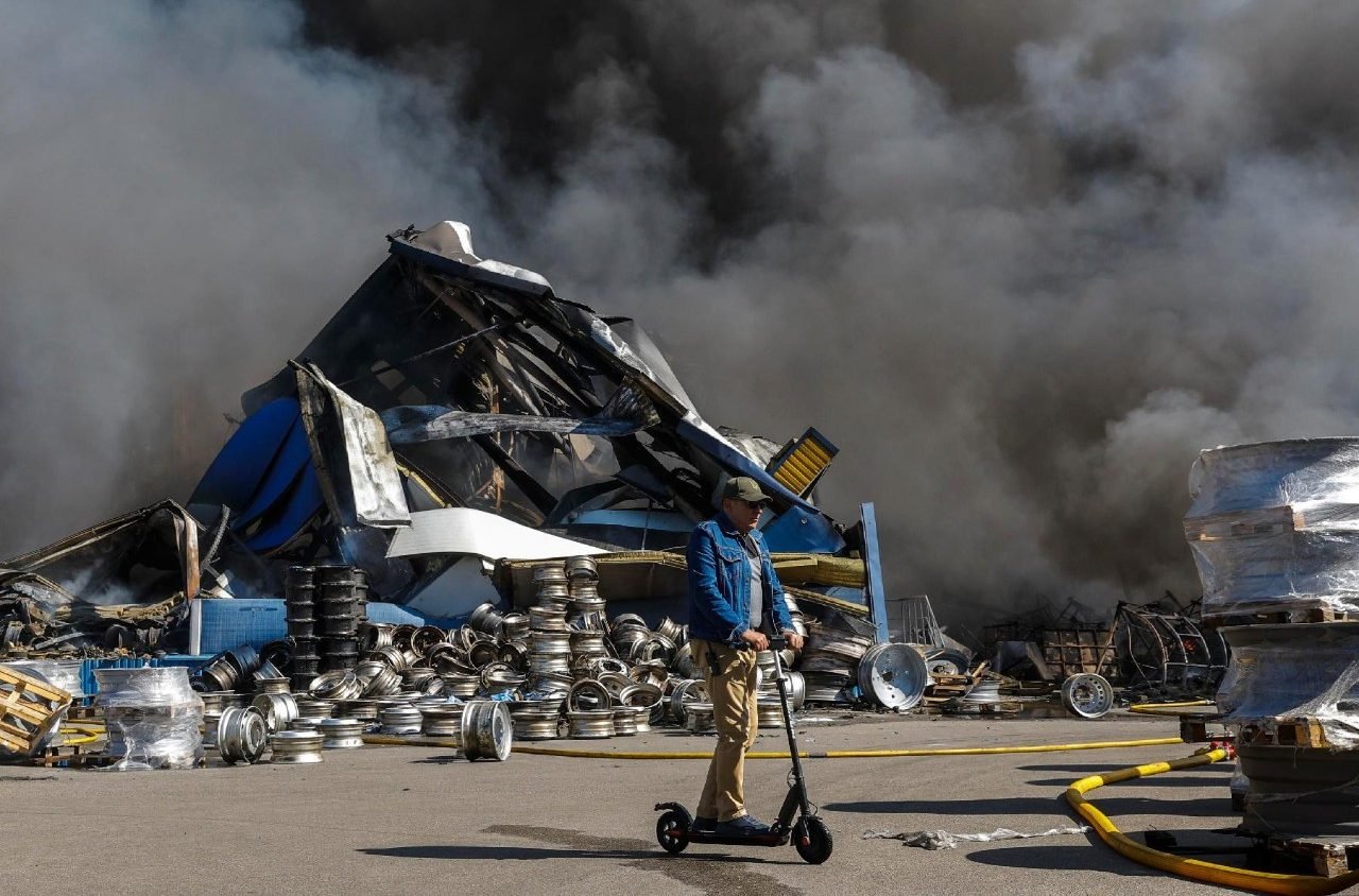 Ataque Aéreo Russo Causa Mortes em Kiev: Um Sábado Trágico