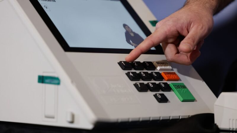 Segurança dos Sistemas Eleitorais: A Importância da Assinatura Digital e Lacração