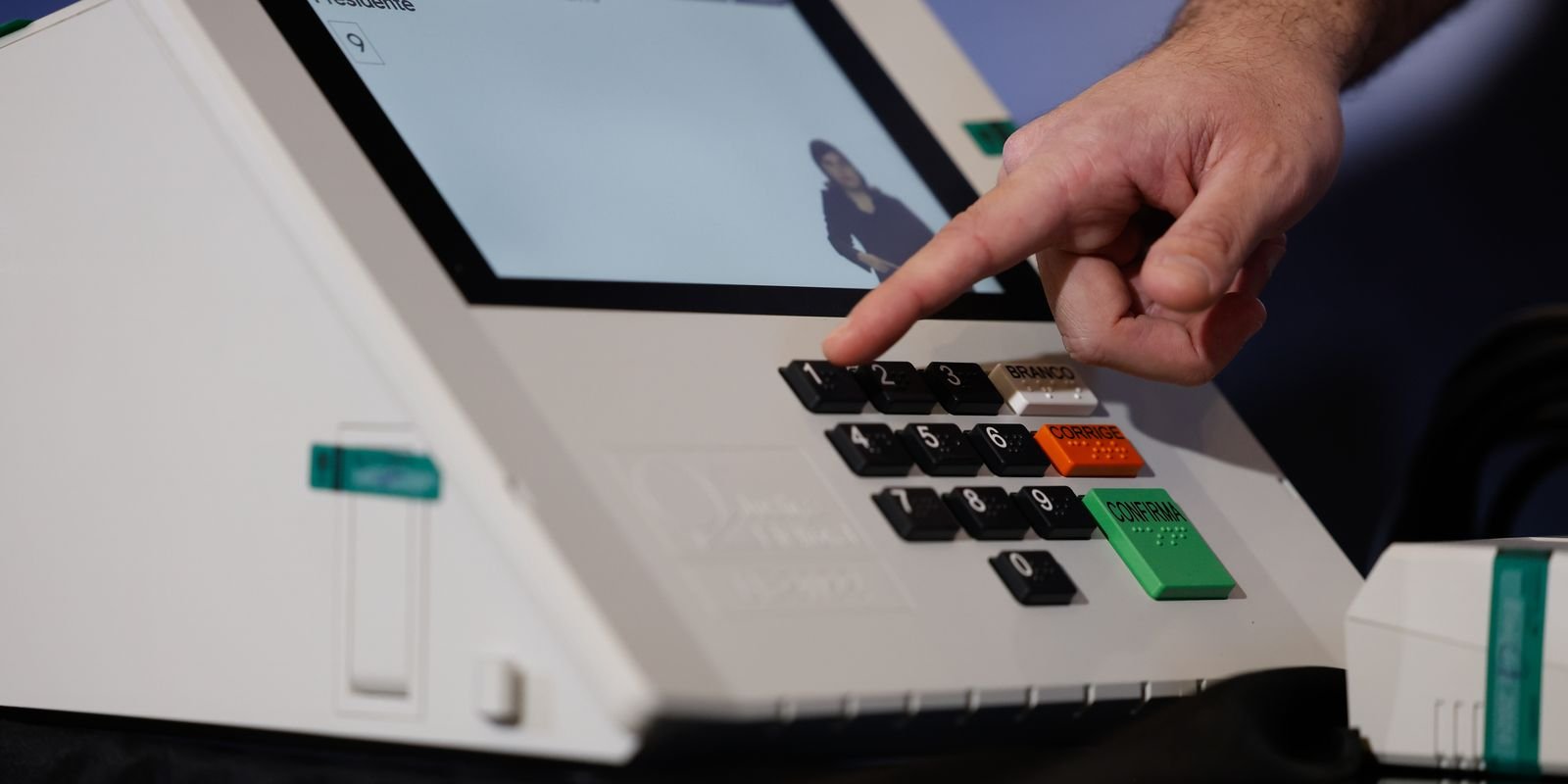 Segurança dos Sistemas Eleitorais: A Importância da Assinatura Digital e Lacração