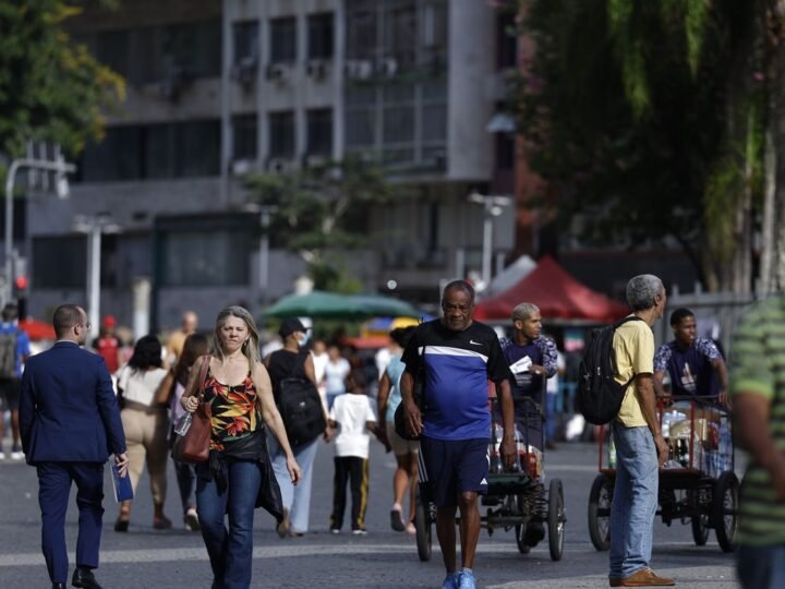 Crescimento Populacional do Brasil Cai para 0,37% em 2026, Indica IBGE