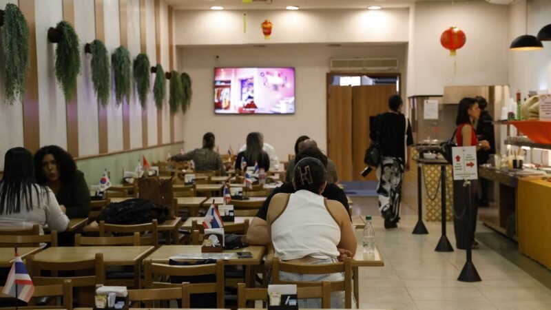 Setor de Serviços Não Financeiros Emprega 15,9 Milhões e Apresenta Salário Médio de 2,2 Mínimos em 2024