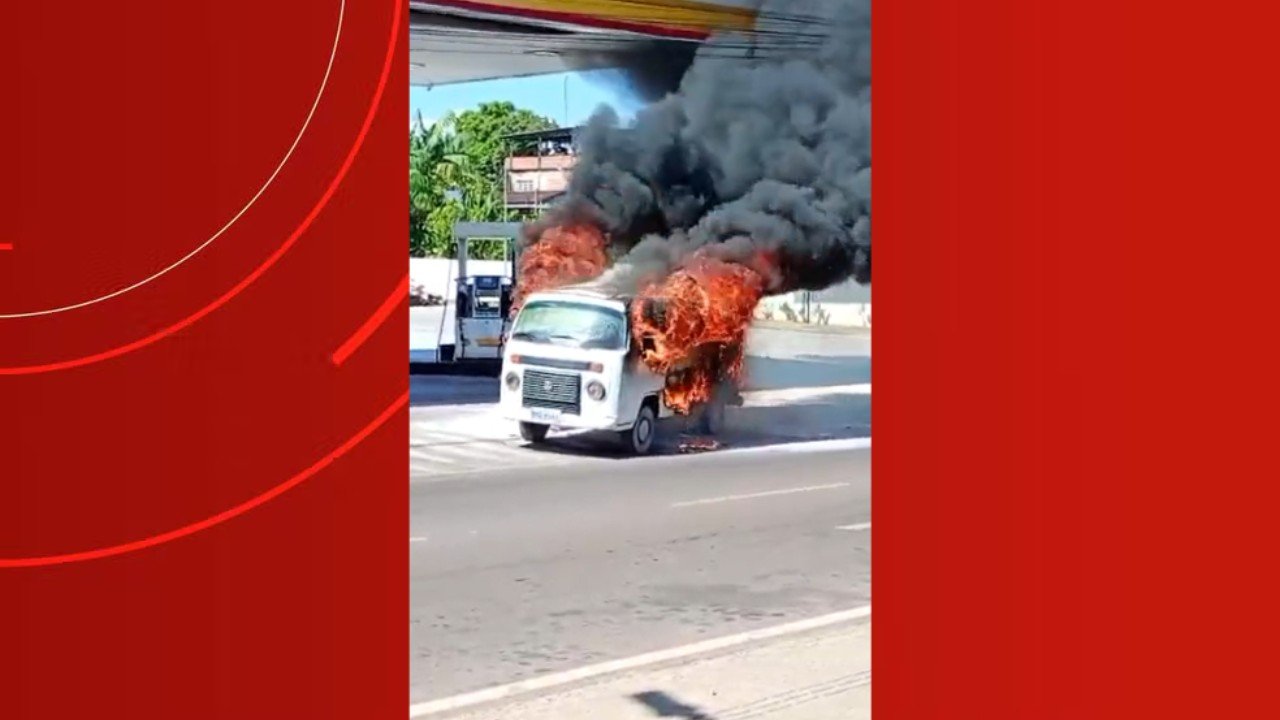 Incêndio em Kombi em Posto de Combustíveis no Amazonas: Ninguém se Feriu