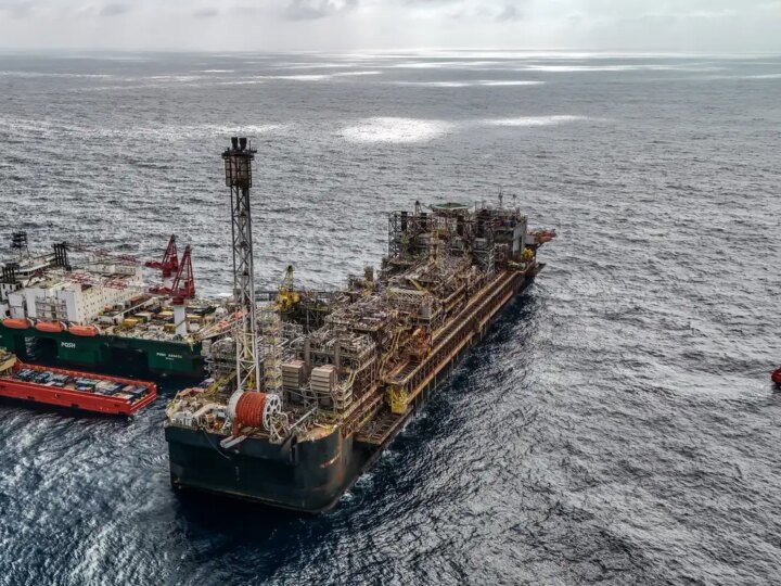 Petroleiros Propõem Reforço Estatal e Menor Retorno a Acionistas na Petrobras