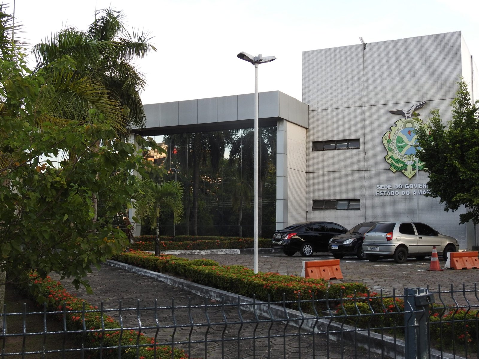 Governo do Amazonas Suspende Compra de Redes e Kits Dormitório Após Suspeitas de Superfaturamento