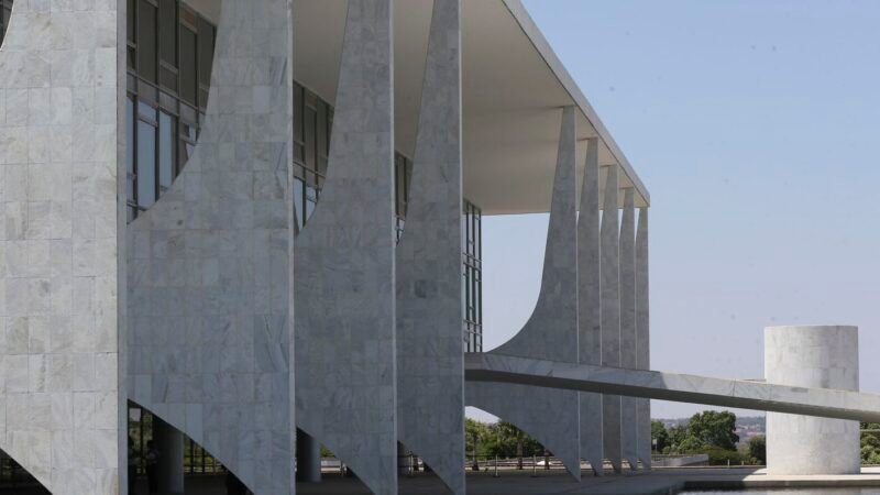 Atribuições do Presidente e Vice-Presidente da República: Compreendendo os Papéis no Executivo