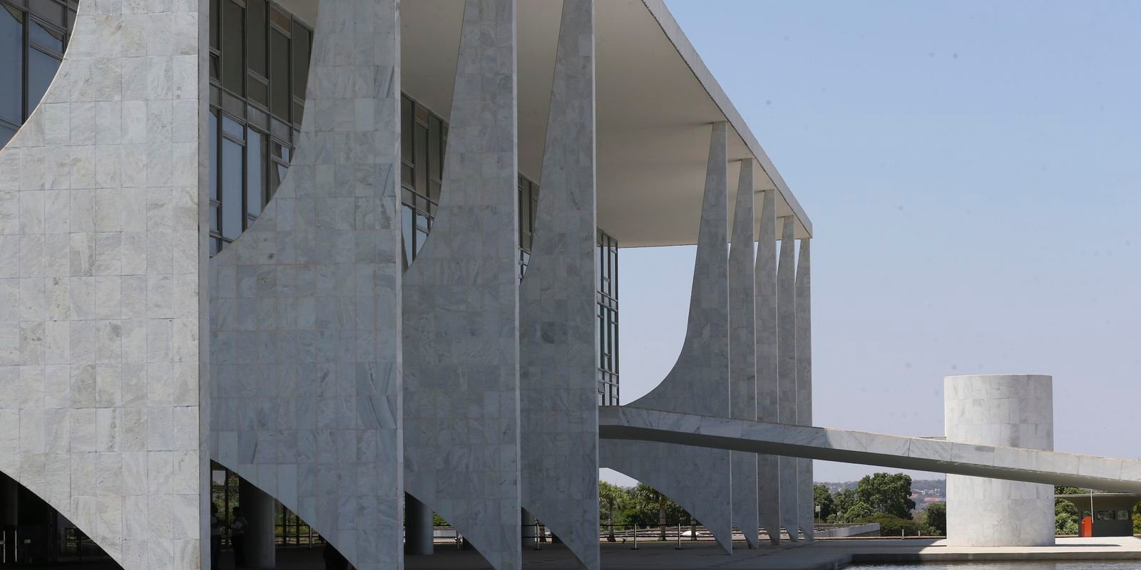Atribuições do Presidente e Vice-Presidente da República: Compreendendo os Papéis no Executivo