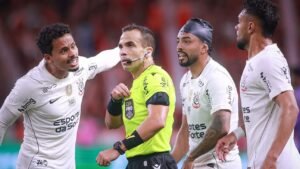 Corinthians: Presidente critica arbitragem após pênalti não marcado
