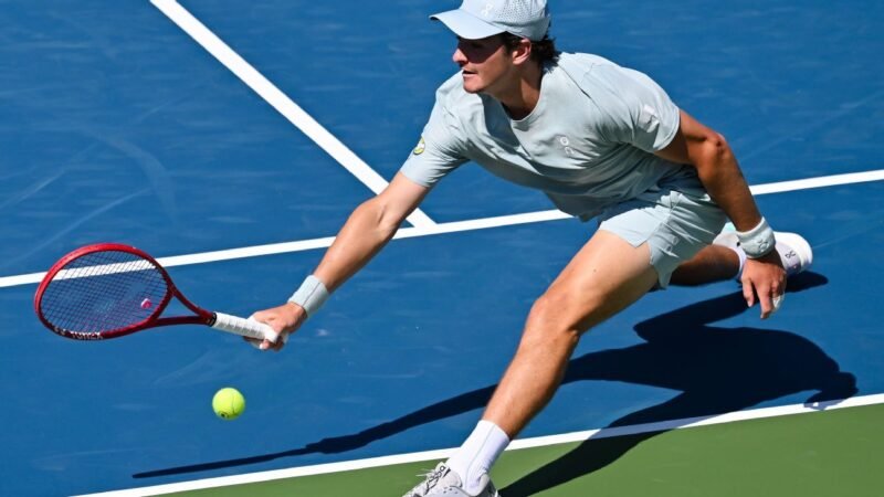 João Fonseca Alcança Vitória Impressionante Sobre Tsitsipas em Montreal