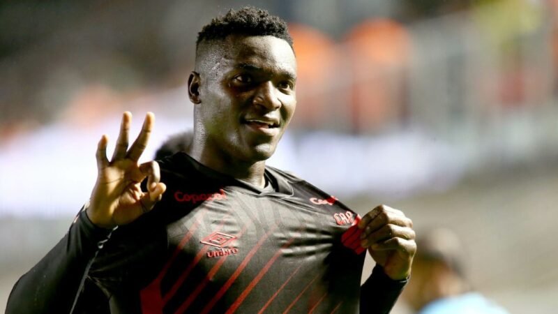 Viveros se destaca na artilharia e lidera corrida pela Bola de Ouro