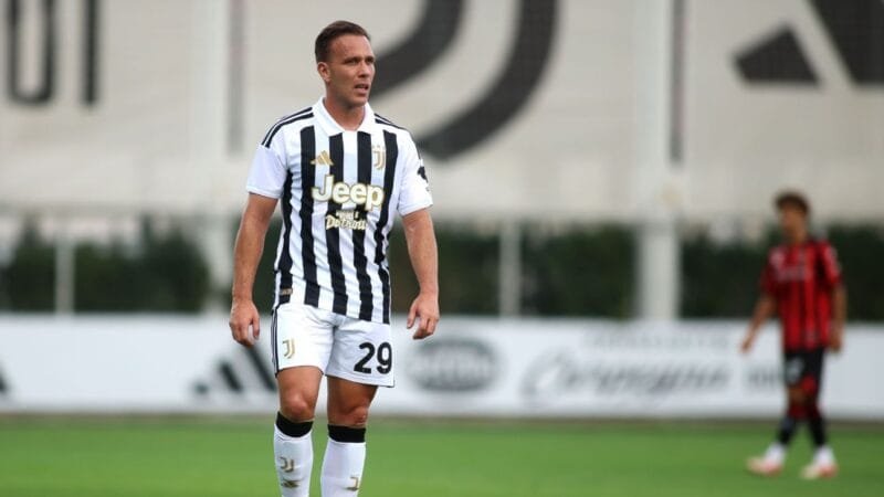 Rumores sobre Arthur: O futuro do volante e as estratégias de reforço do Palmeiras