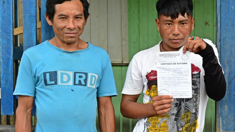 Indígena de 19 anos conquista certidão de nascimento no Acre e sonha com a educação