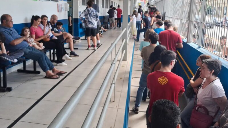 Paulistanos Enfrentam Longas Filas em Campanha de Vacinação Contra o Sarampo