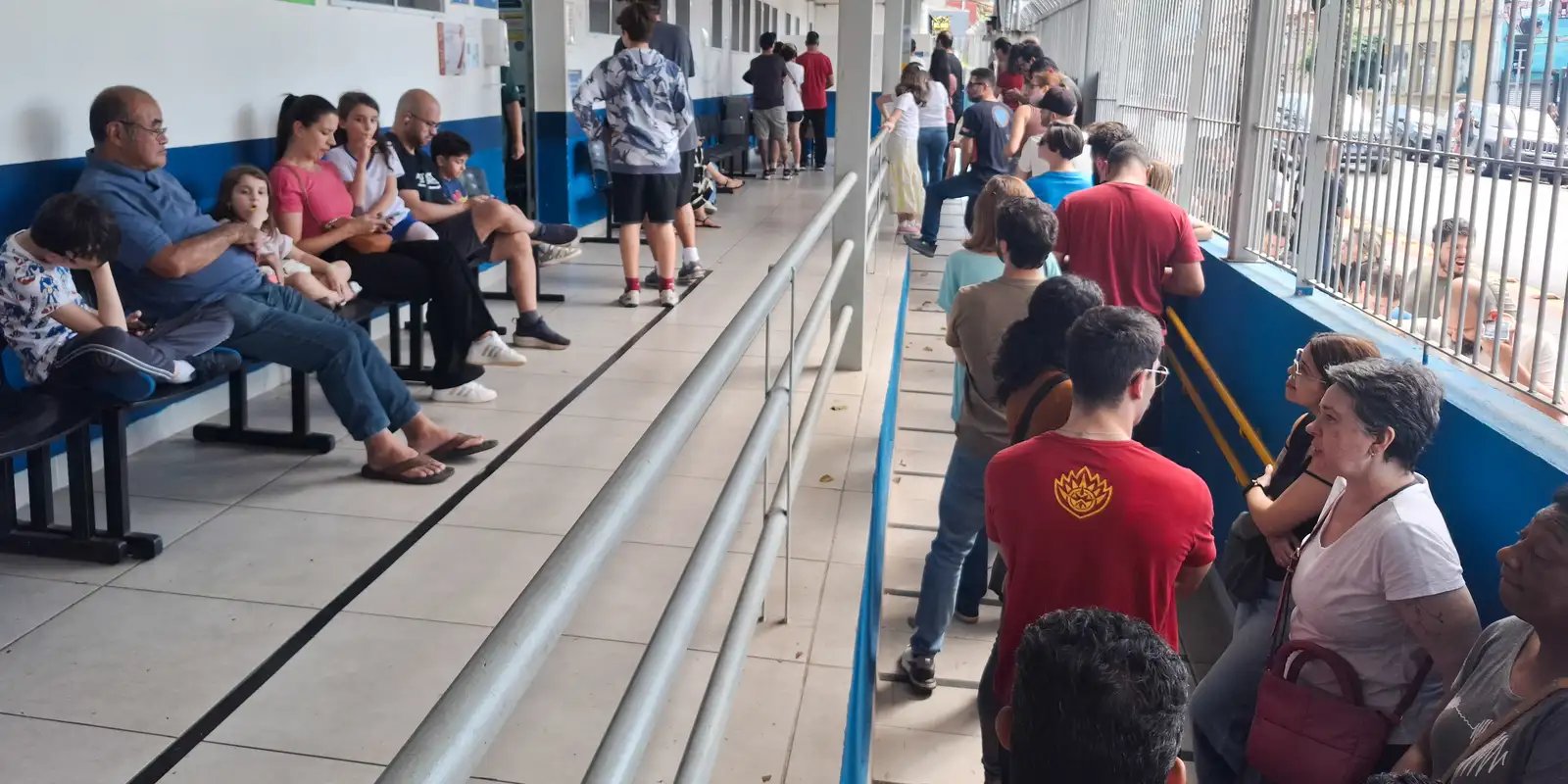 Paulistanos Enfrentam Longas Filas em Campanha de Vacinação Contra o Sarampo