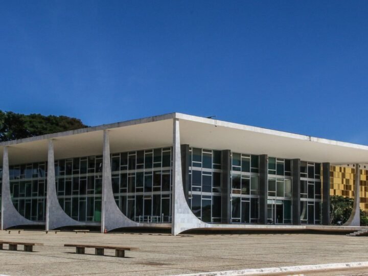 Ministro Flávio Dino Aciona Polícia Federal Após TCU Revelar Irregularidades em Emendas Pix