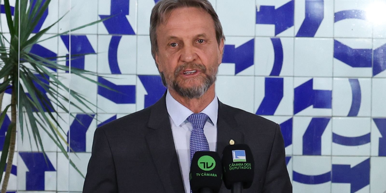 Incidente com Líder do PT Suspende Votações na Câmara dos Deputados