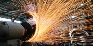 Queda na Produção Industrial Brasileira: Análise de Junho de 2023