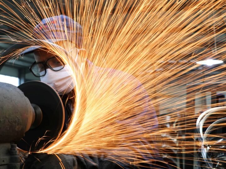 Queda na Produção Industrial Brasileira: Análise de Junho de 2023